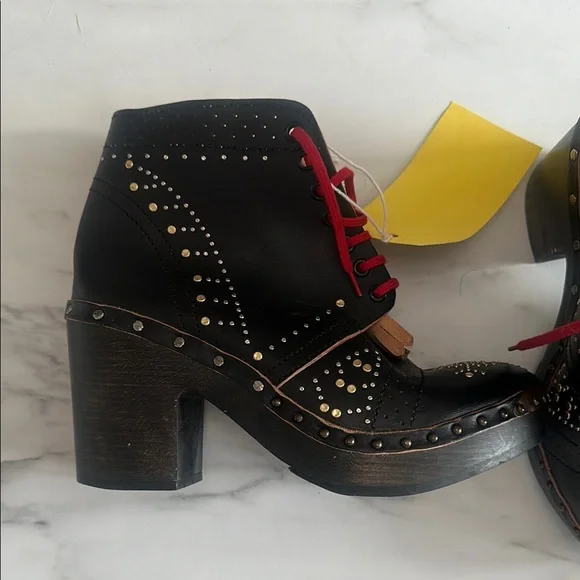 Burberry Black Lace-Up Boots with Red Accents - Picture 4 of 15